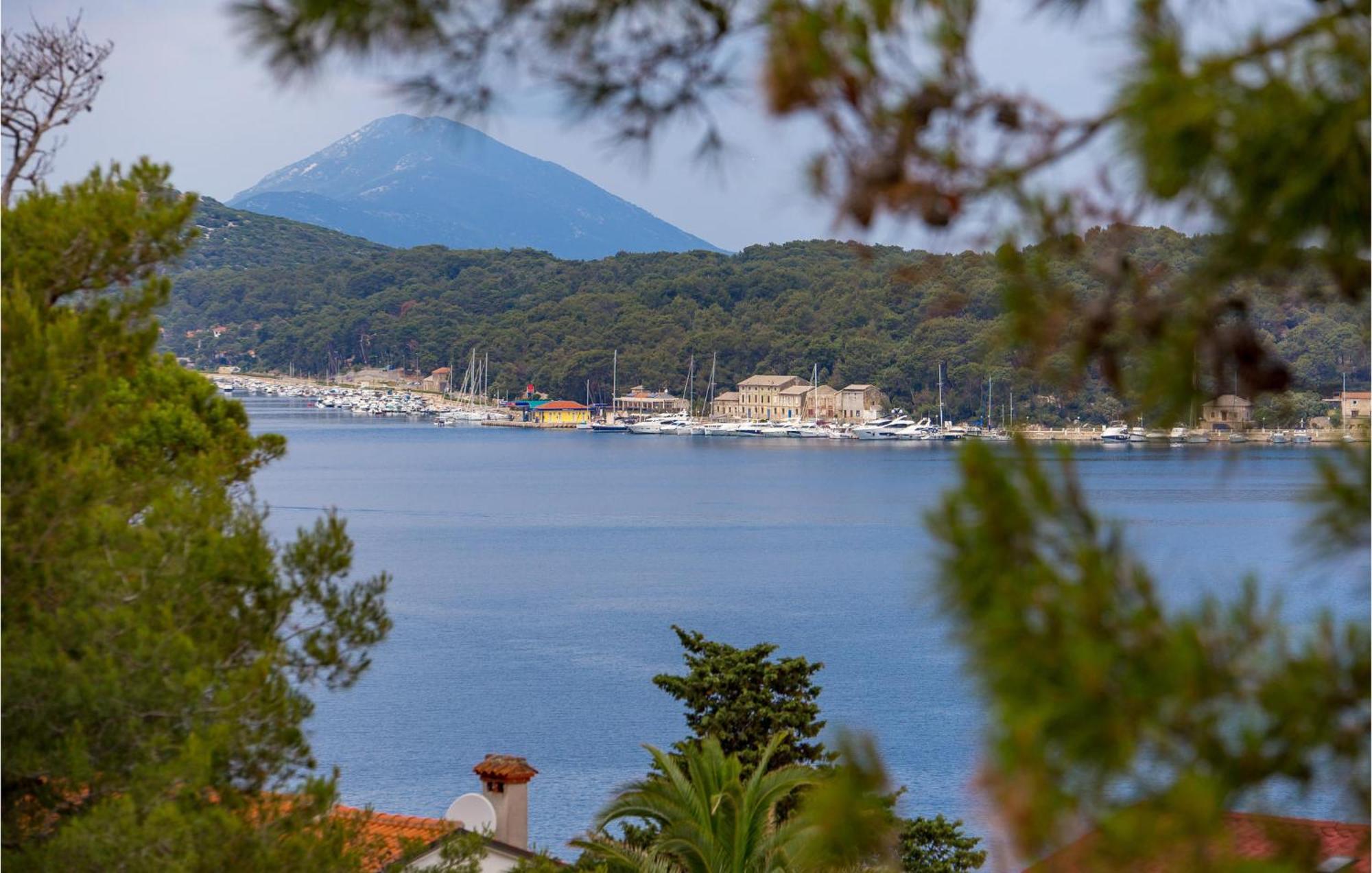 Amazing Apartment In Mali Losinj With Wifi Exteriör bild